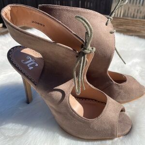 JC stilettos. Beige suede size 9